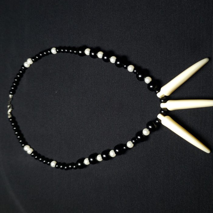 3 tusk neck peice