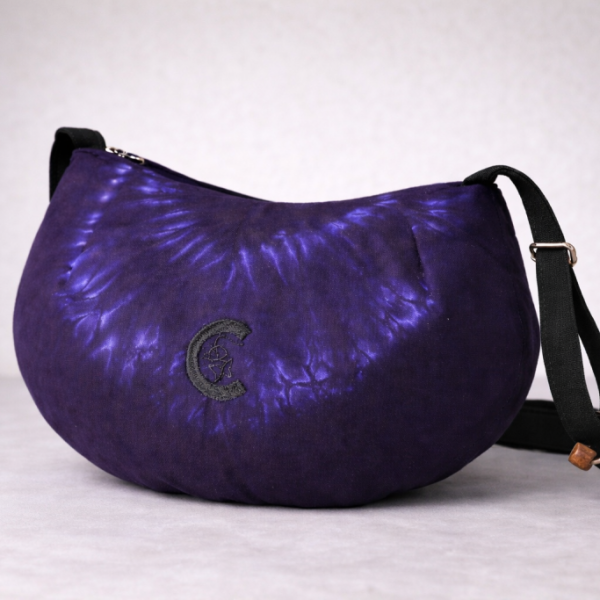 Àgbékó crescent bag